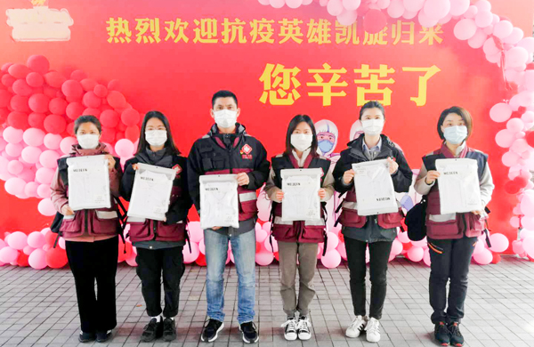 致敬最美逆行者&middot;388vip太阳集团股份向我省援鄂医疗队捐赠纪念文化衫
